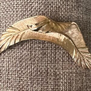 Chic Gold-Toned Leaf Brooch